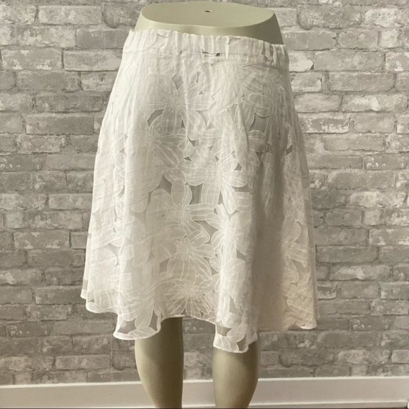 Suzy Shier Floral Sheer Skirt **MINT CONDITION** - Picture 3 of 7